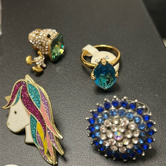 Jewelry - bundle of jewelry- costume, used for crafts or jewelry. Newer and clean.